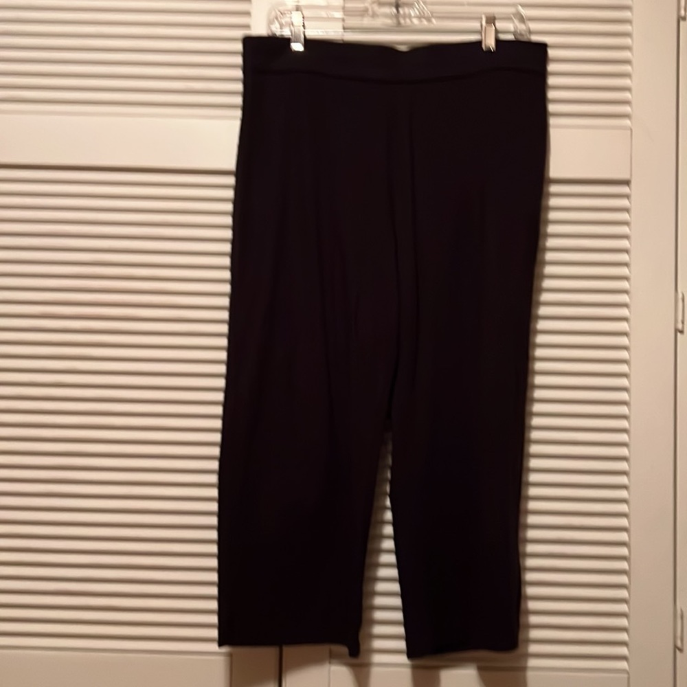 FALLS CREEK Black Pull On Capris